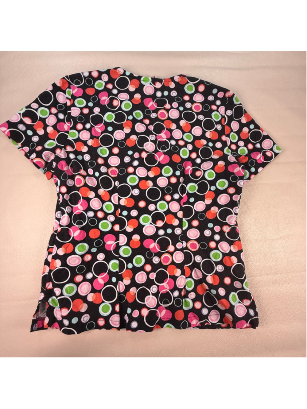 Izzy Scrubs Women Scrub Top Black Multicolor Circle Print V Neck Pocketsn